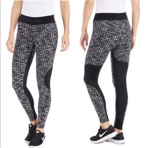 Nike Pro Hyperwarm Velour Leggings Womens Small Black White Textured Print